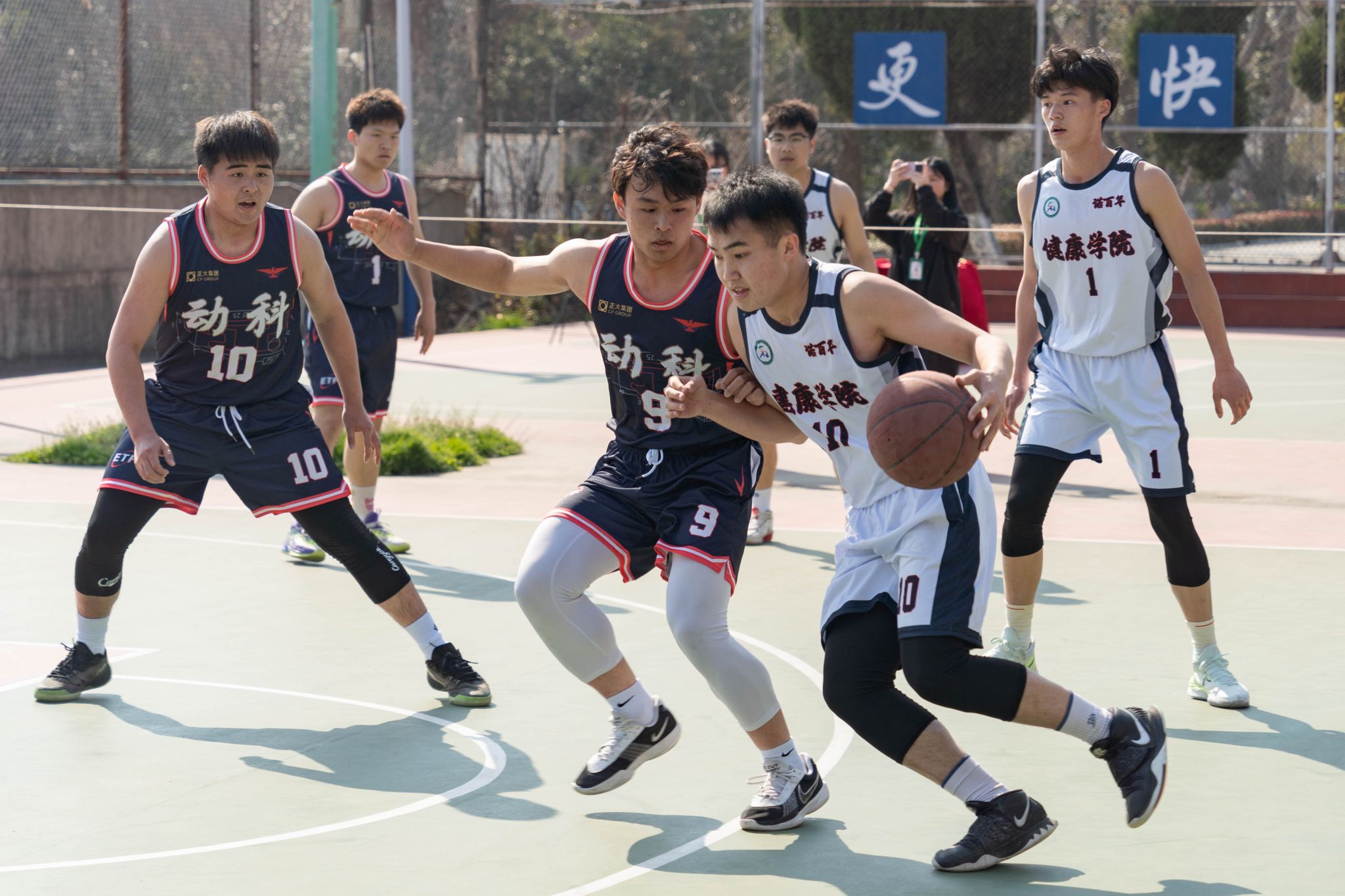 人才横溢的篮球队迎接下一场比赛