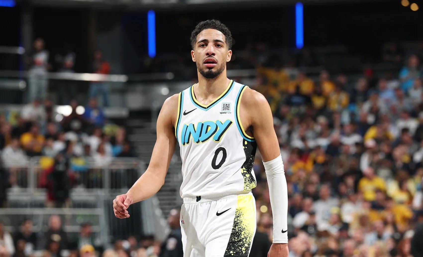 米切尔复出首战,约基奇状态火爆,猛龙成为焦点!