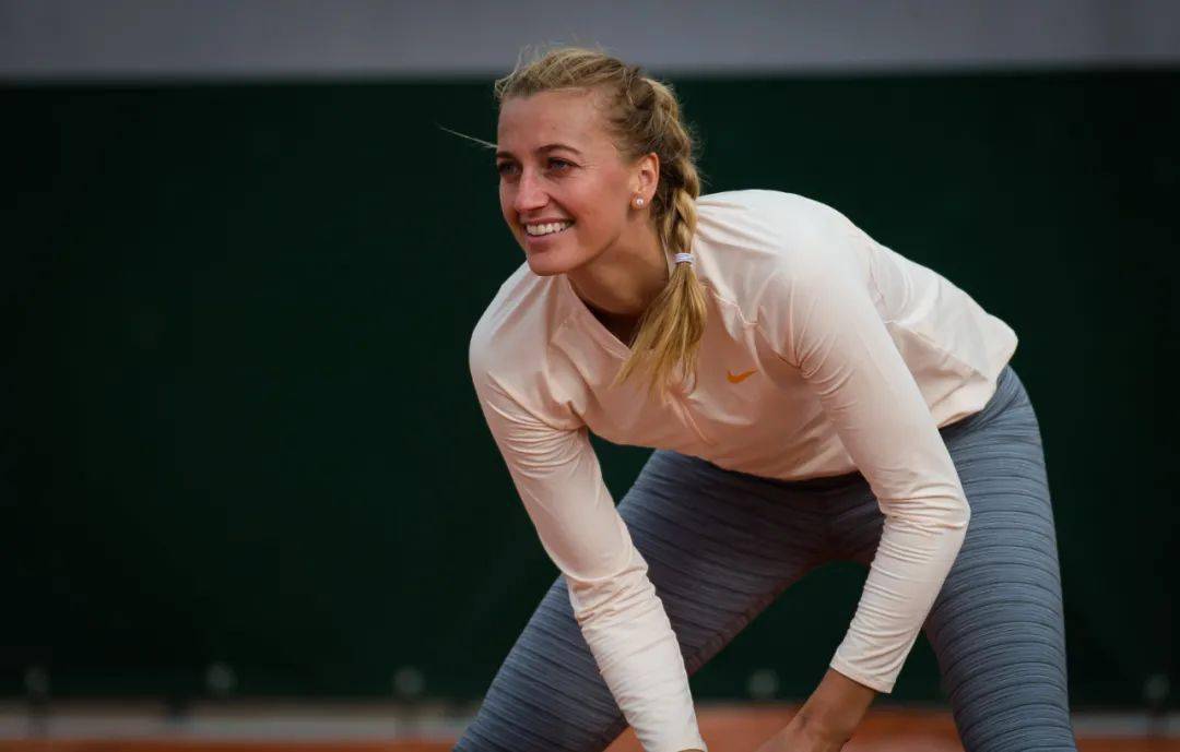 穆古鲁扎在FPX比赛中出色防守,赛况扑朔迷离引发热议!